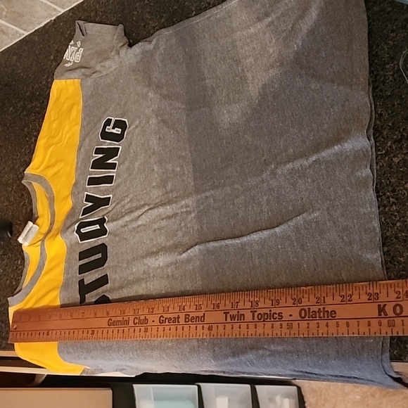 ⭐️3/$20⭐️Pink Victoria Secret t-shirt - Picture 7 of 7